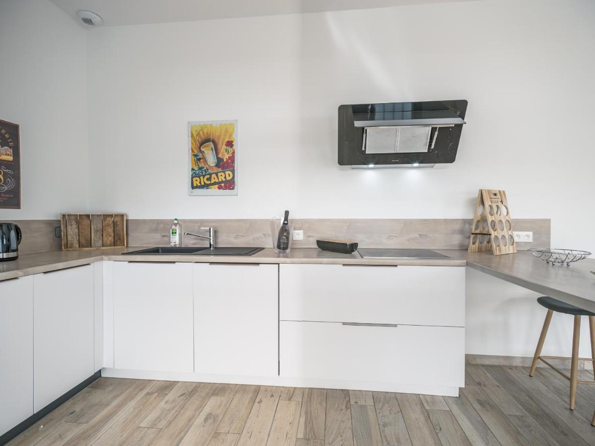 Loft Courtalon - Haut Standing - Patio - Parking Prives Apartment ทรัวส์ ภายนอก รูปภาพ